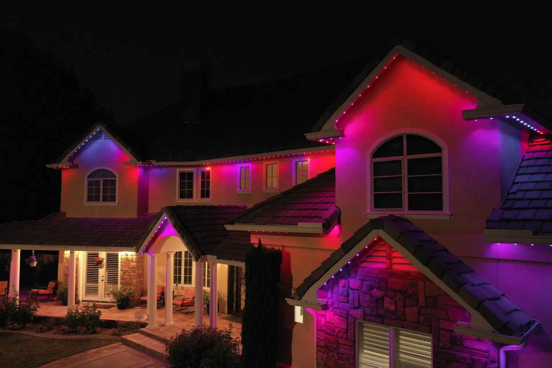 Custom holiday lighting installation