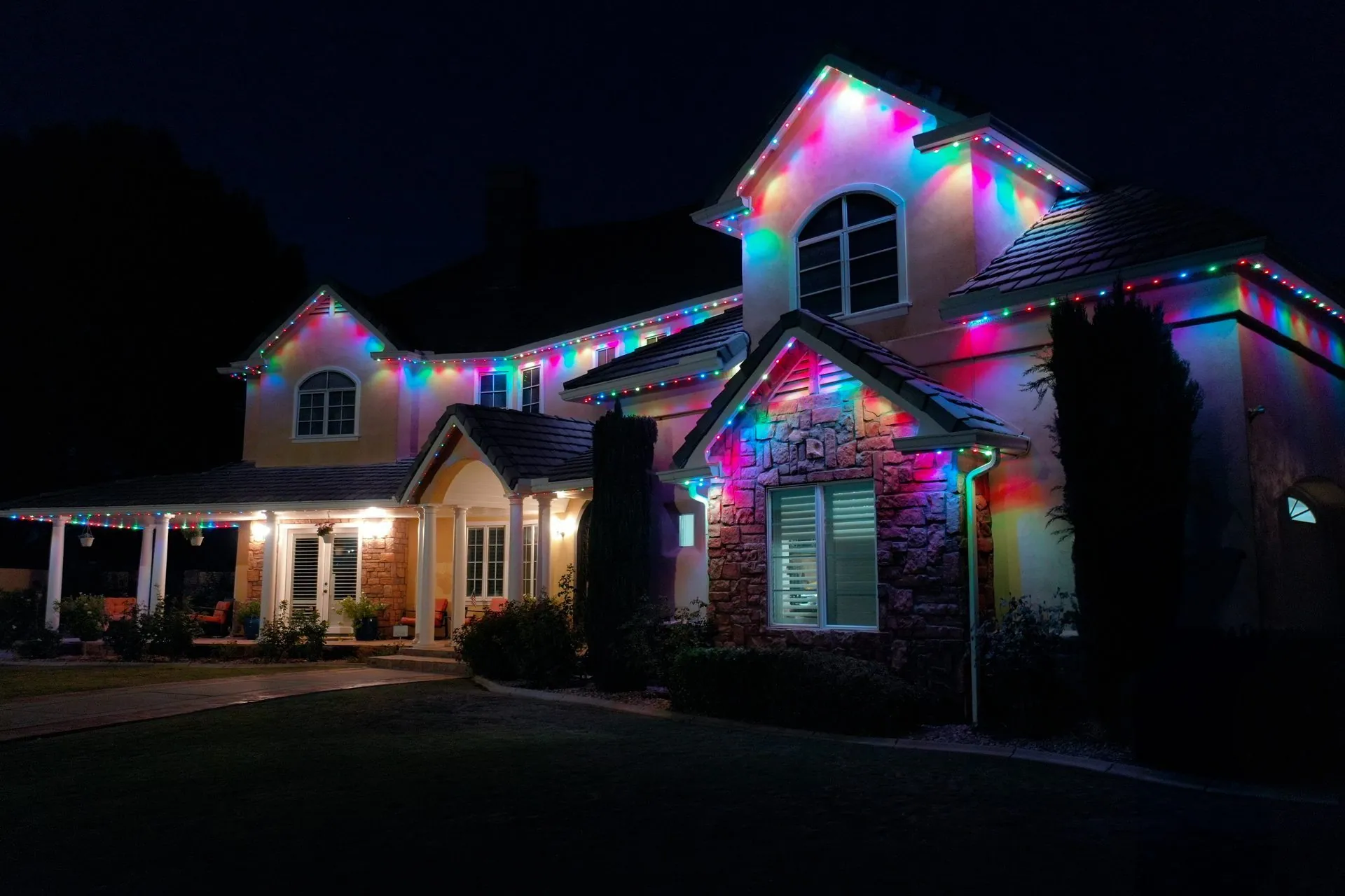 Arizona home with permanent accent lighting